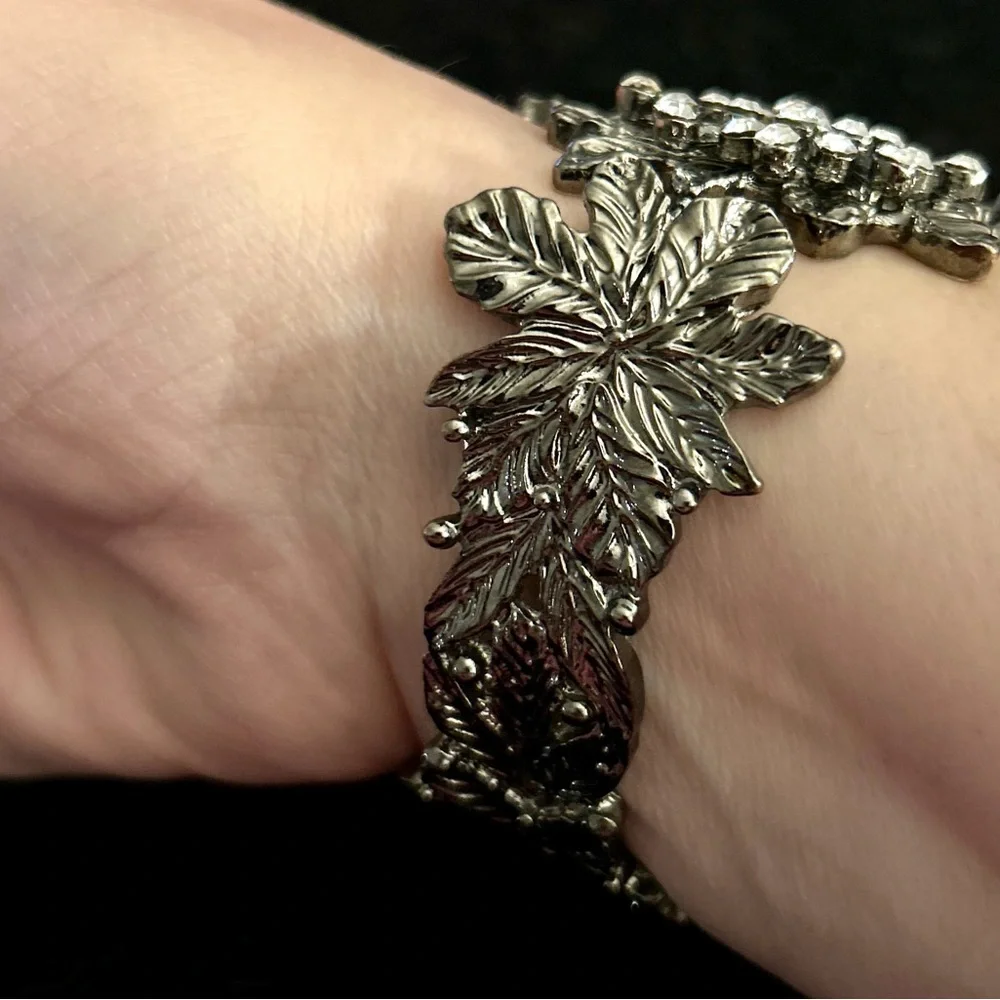 💎YIKES! I’m blinded by the bling!  Vintage Crystal BLING 🌺 Hinged Cuff Bracelet - Picture 9 of 9